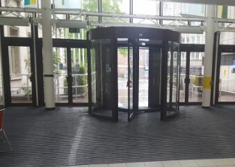 英國CITYHALL 三翼旋轉門(mén)